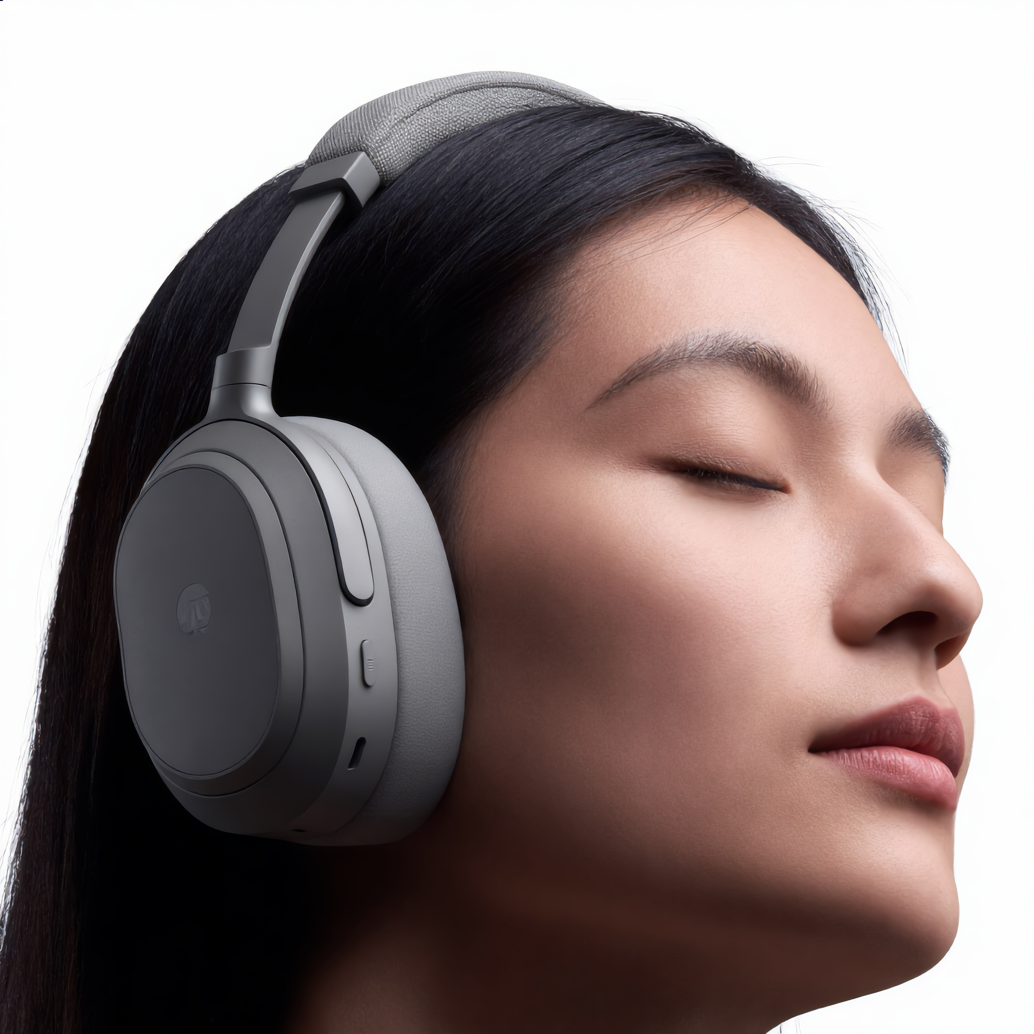 Woman wearing AURA Pro